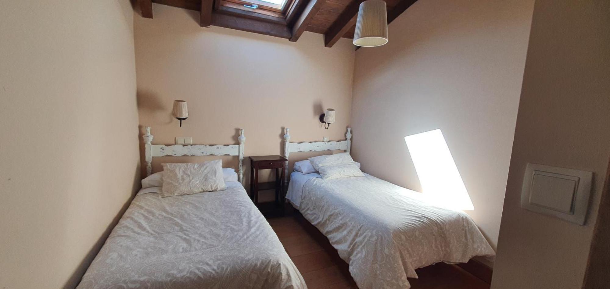 Fuente De Gueelo Guest House San Bartolome de Meruelo Exterior photo