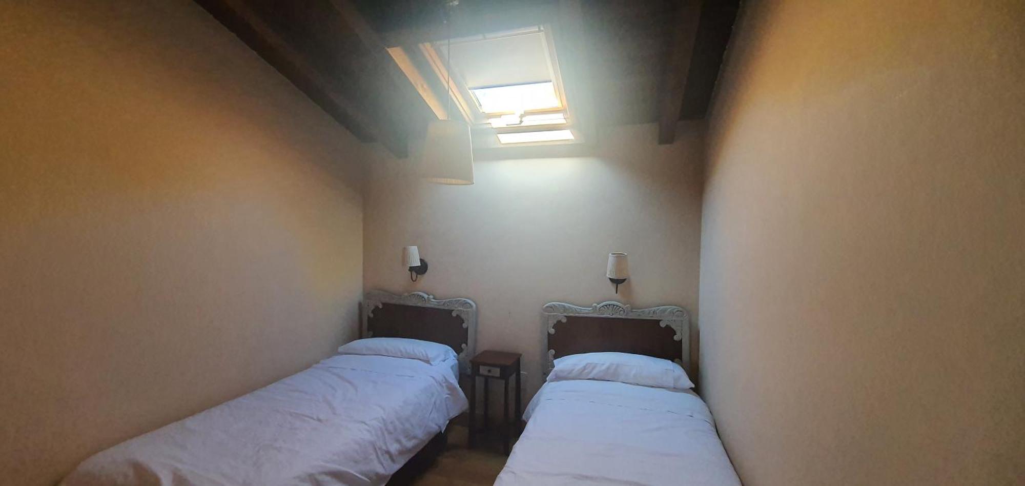 Fuente De Gueelo Guest House San Bartolome de Meruelo Exterior photo