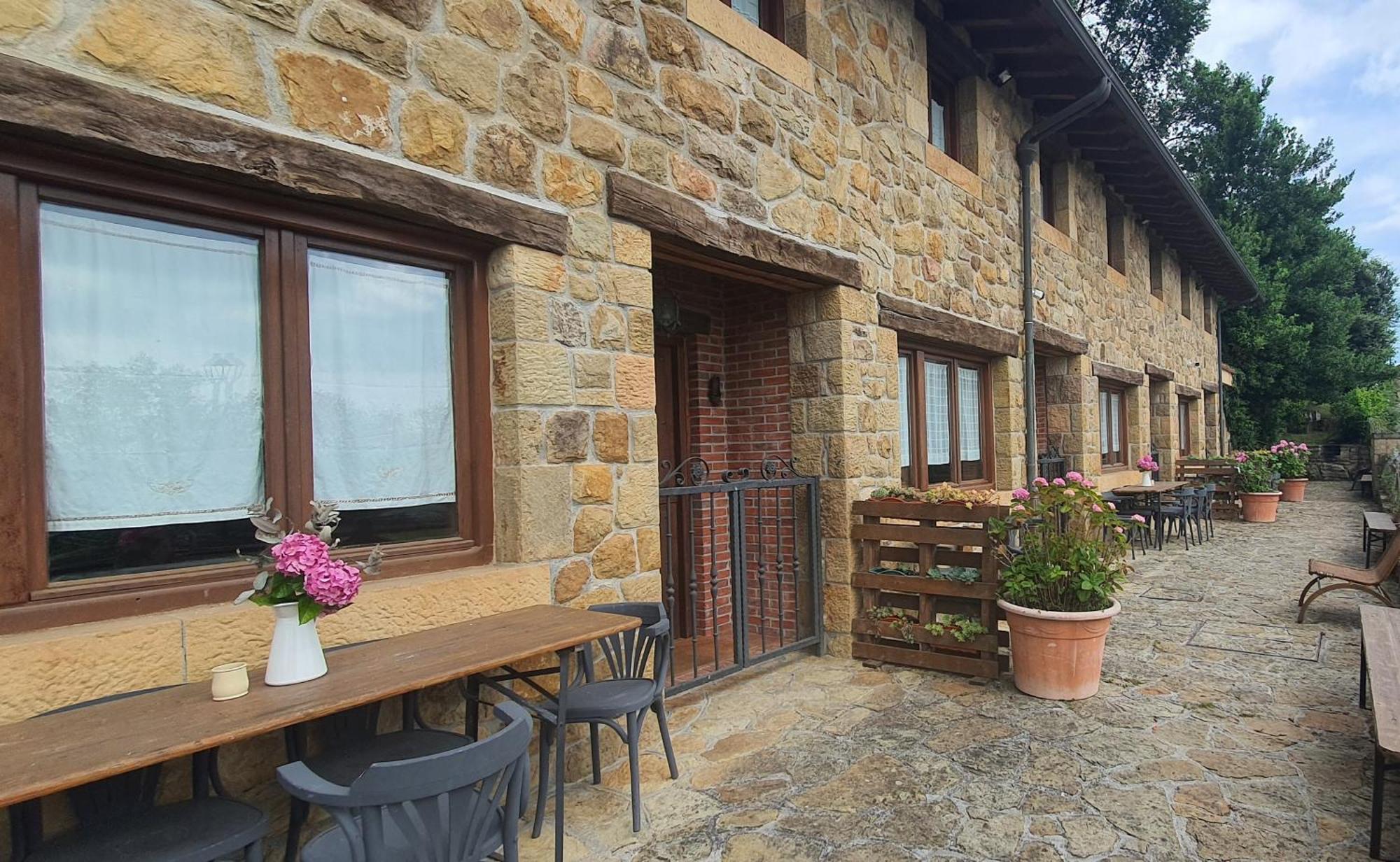 Fuente De Gueelo Guest House San Bartolome de Meruelo Exterior photo